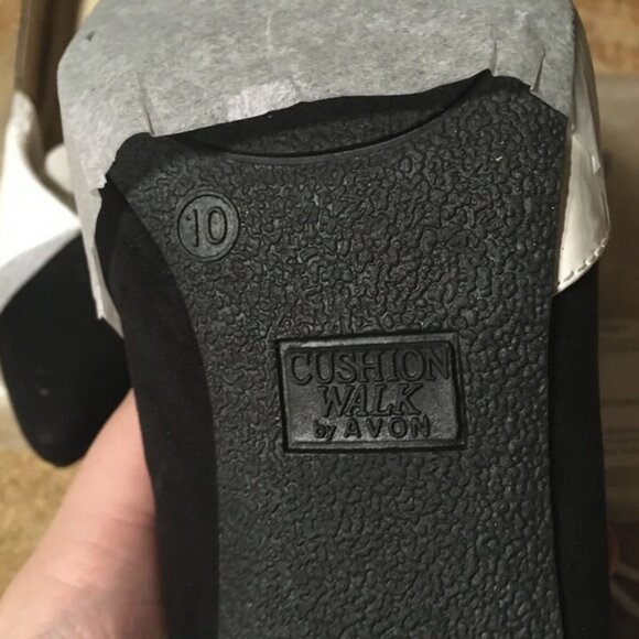 AVON CUSHION WALK HEELS CLASSIC PUMP BLACK SIZE 10 NEW - Picture 2 of 7